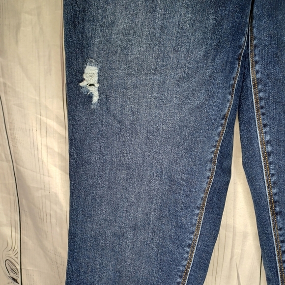 SPANX Distressed Ankle Skinny Jeans, Medium Wash Distressed Large Style 20203R - Picture 3 of 13